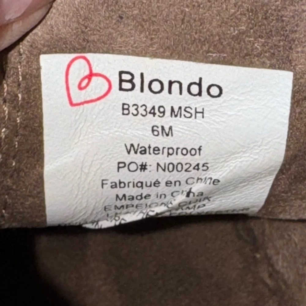 Blondo Stylish Tan Suede waterproof Ankle Boots. Size ladies 6. GUC